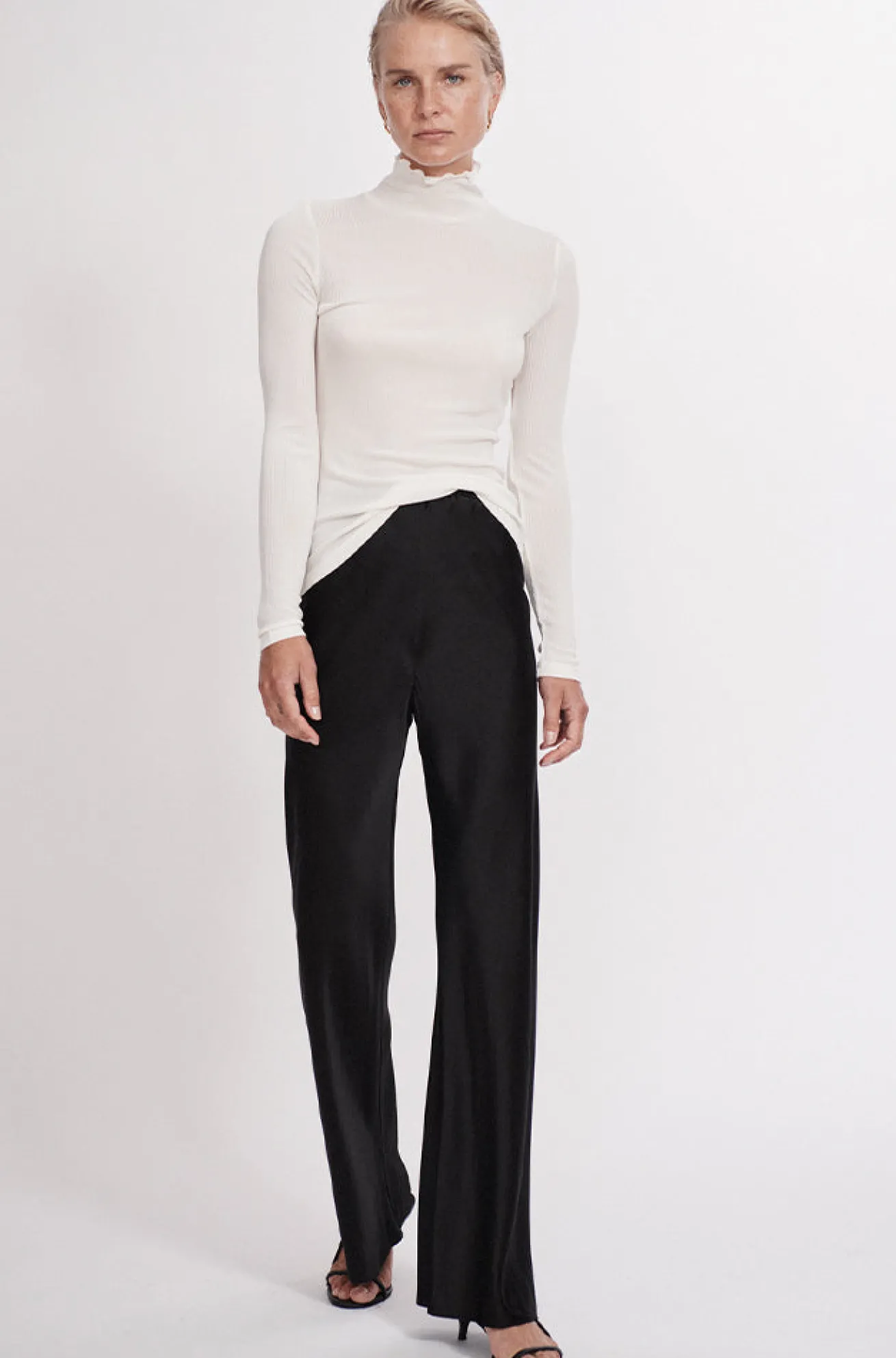 RIBBED TURTLENECK WHITE